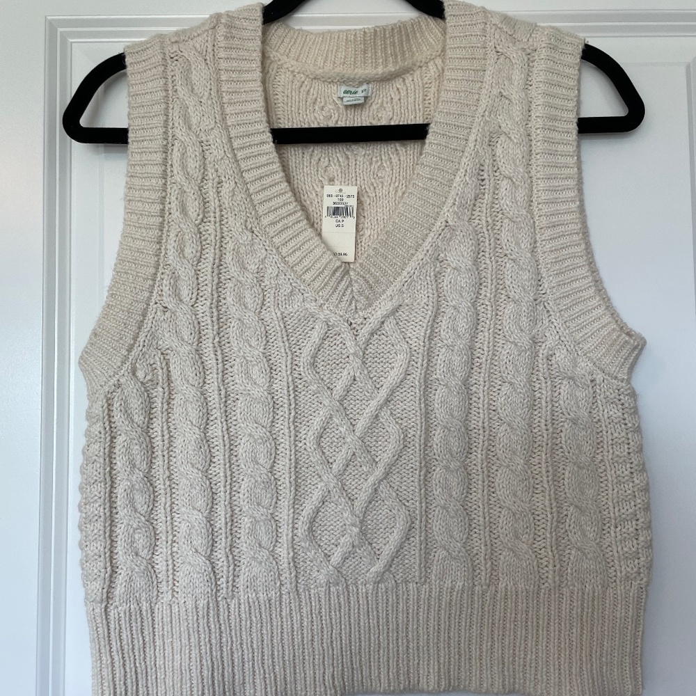 Women’s American Eagle Cable Knit Sweater Vest NWT